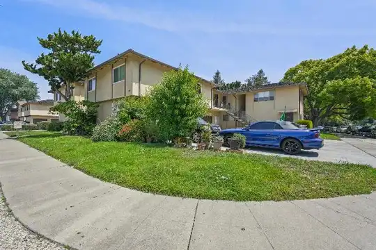 Listing photo 1 of 5
