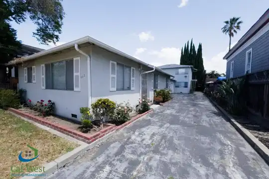 Listing photo 1 of 5