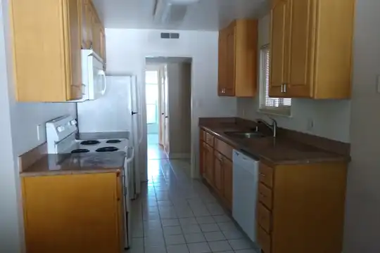 Listing photo 1 of 5