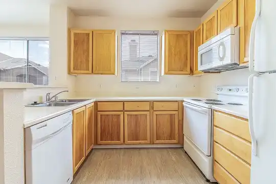 Listing photo 1 of 5