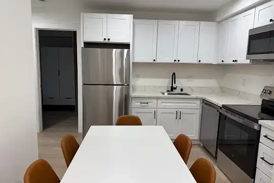 Listing photo 1 of 5