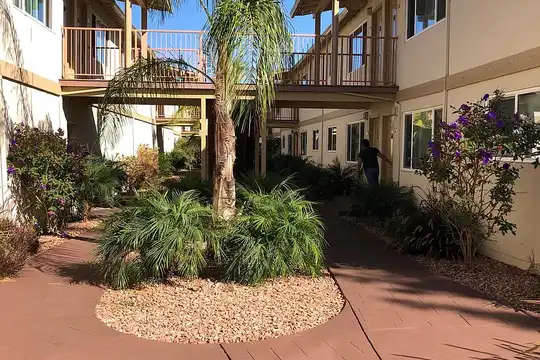 Listing photo 1 of 5