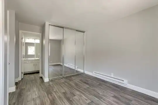 Listing photo 1 of 5