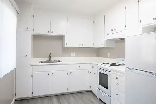 Listing photo 1 of 5