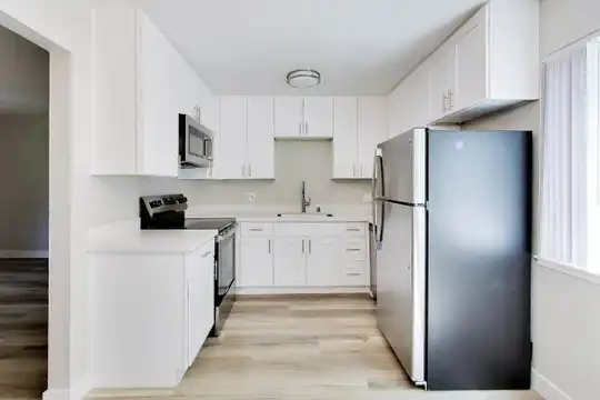 Listing photo 1 of 5