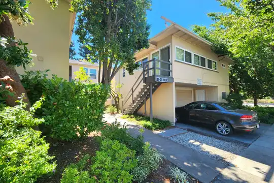 Listing photo 1 of 5