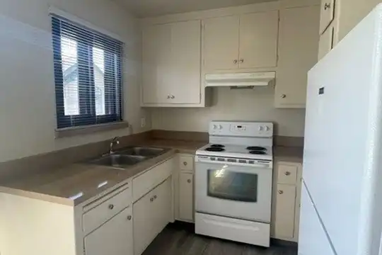 Listing photo 1 of 5