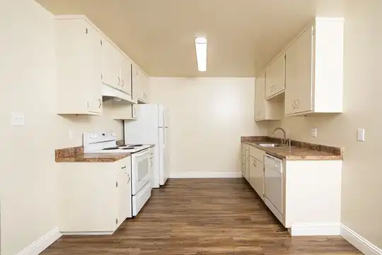 Listing photo 1 of 5