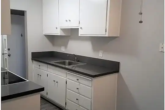 Listing photo 1 of 5