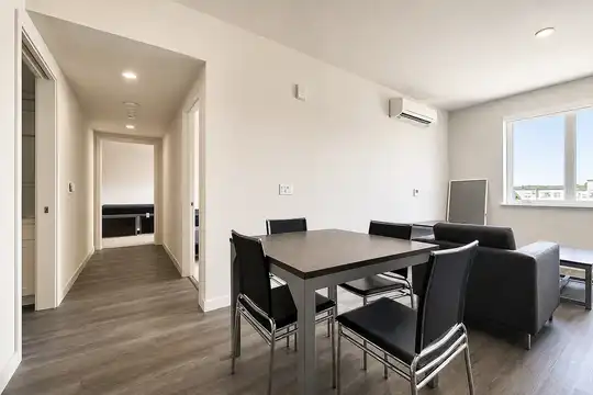 Listing photo 1 of 5