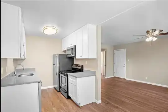 Listing photo 1 of 5