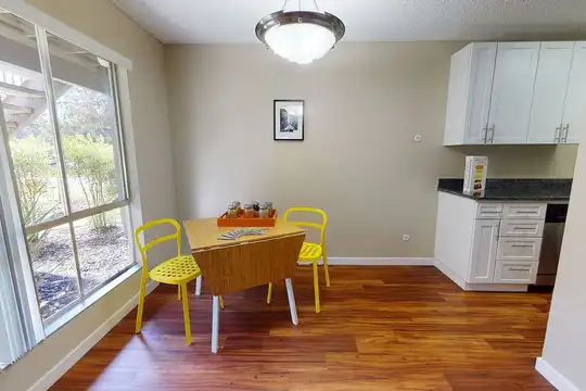 Listing photo 1 of 5