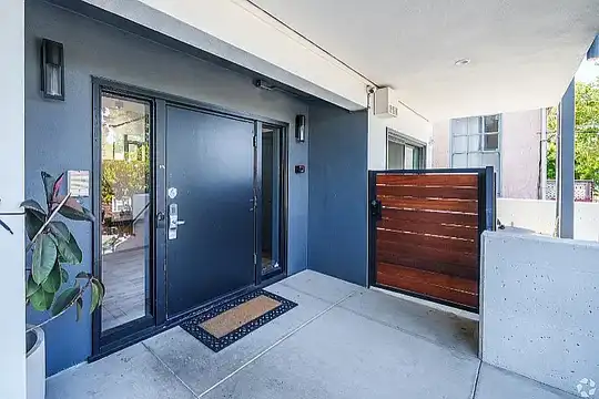 Listing photo 1 of 5