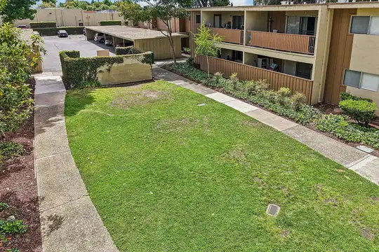 Listing photo 1 of 5