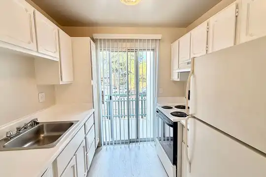 Listing photo 1 of 5