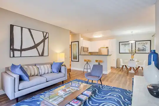 Listing photo 1 of 5