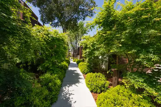 Listing photo 1 of 5