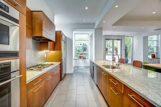 Listing photo 1 of 5