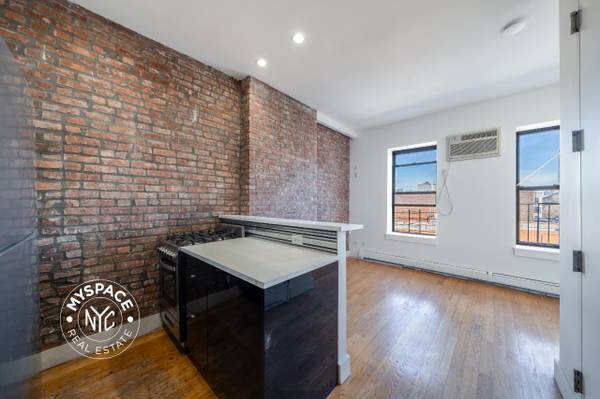 Listing photo 1 of 5