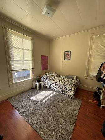 Listing photo 1 of 4