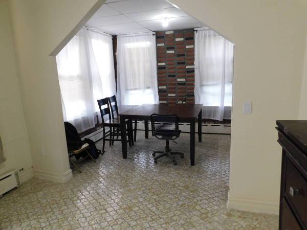 Listing photo 1 of 4