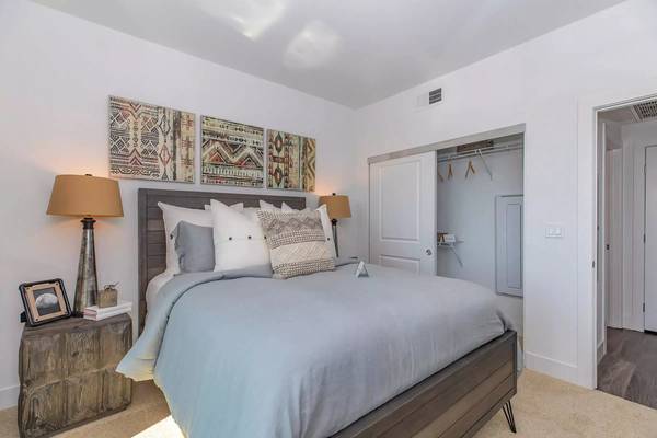 Listing photo 1 of 5