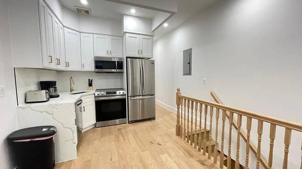 Listing photo 1 of 5