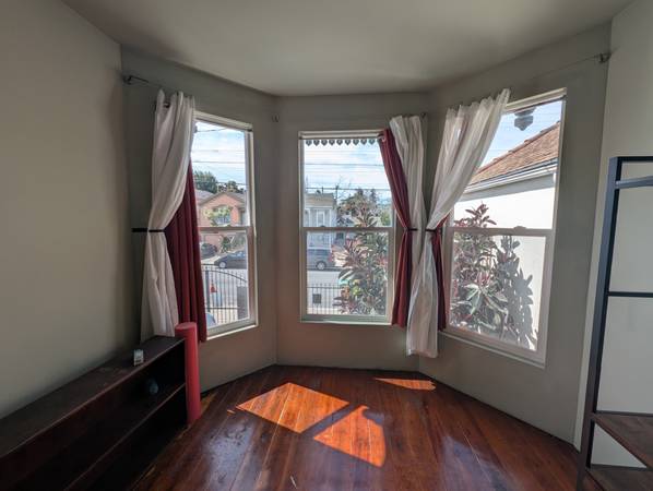 Listing photo 1 of 5