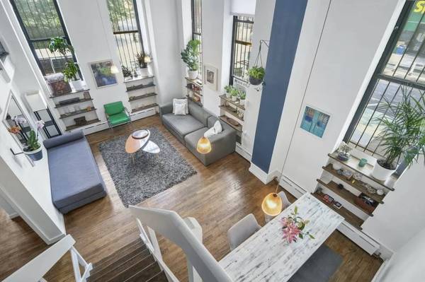 Listing photo 1 of 5