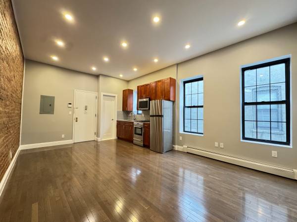 Listing photo 1 of 5