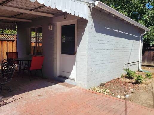 Listing photo 1 of 5