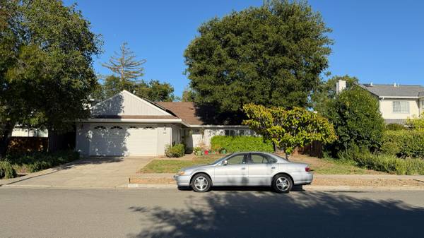 Listing photo 1 of 5