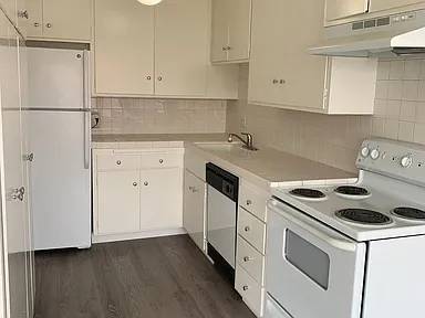Listing photo 1 of 5