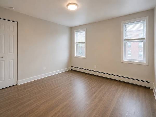 Listing photo 1 of 4