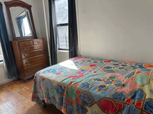 Listing photo 1 of 5