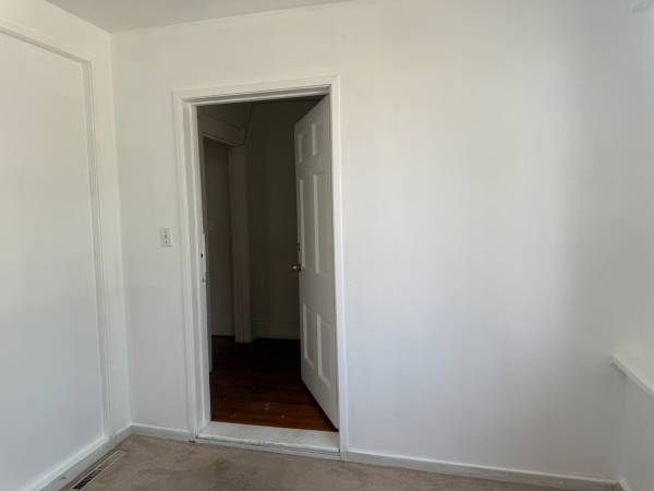 Listing photo 1 of 4