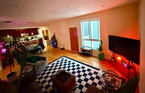 Listing photo 1 of 4