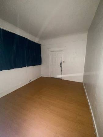 Listing photo 1 of 3