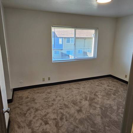 Listing photo 1 of 4