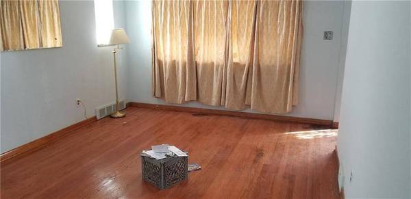 Listing photo 1 of 3