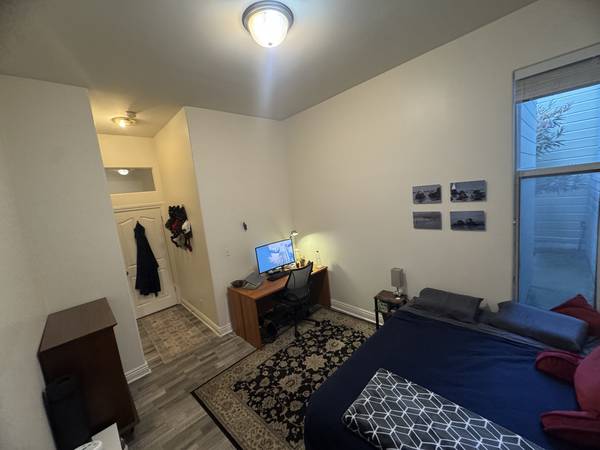 Listing photo 1 of 5