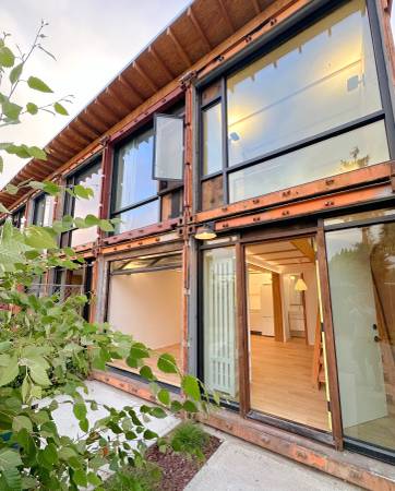 Listing photo 1 of 5