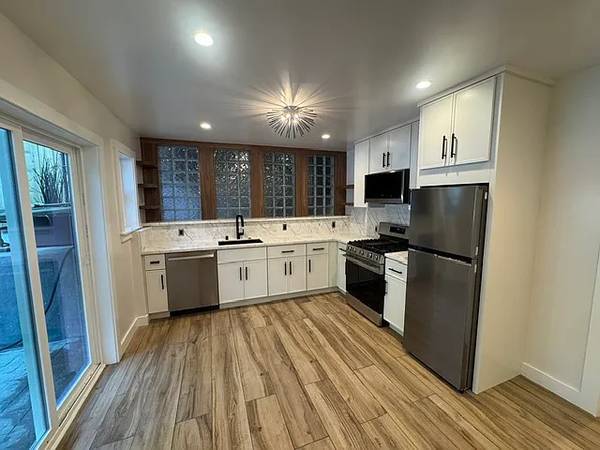 Listing photo 1 of 5