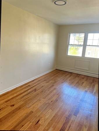 Listing photo 1 of 2