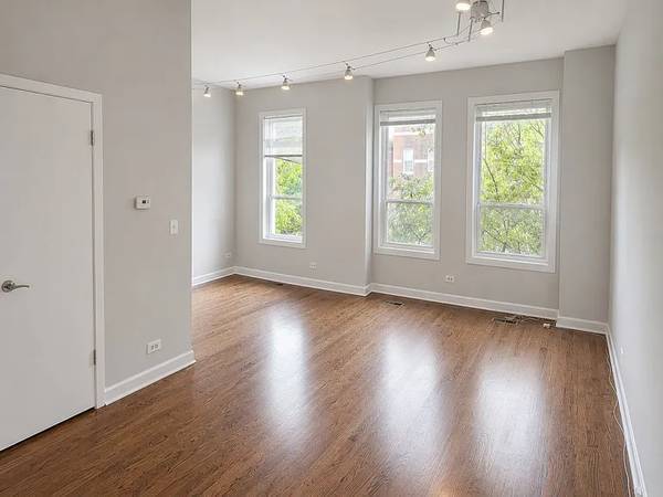 Listing photo 1 of 3
