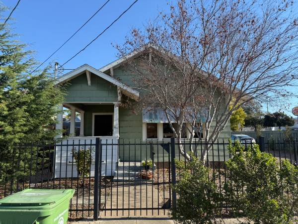 Listing photo 1 of 5