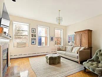 Listing photo 1 of 4