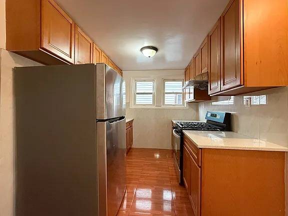 Listing photo 1 of 5