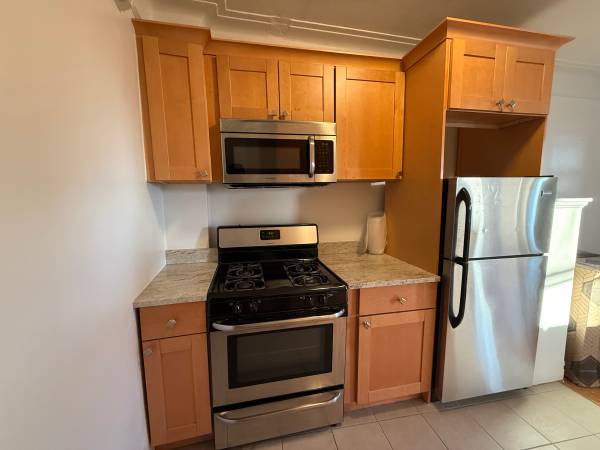 Listing photo 1 of 5