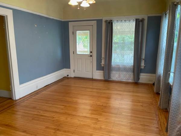 Listing photo 1 of 5